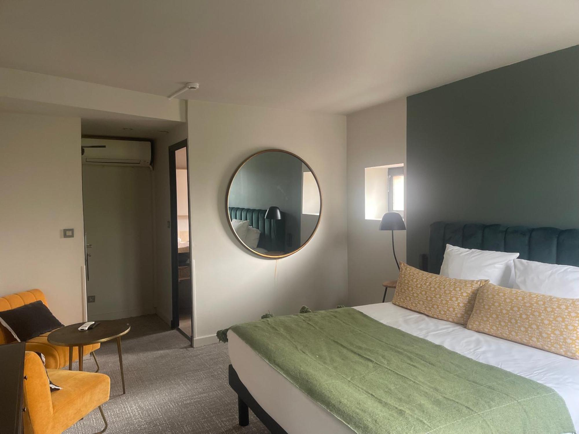 Le Victoria Boutique Hotel Сен-Поль-Труа-Шато Экстерьер фото
