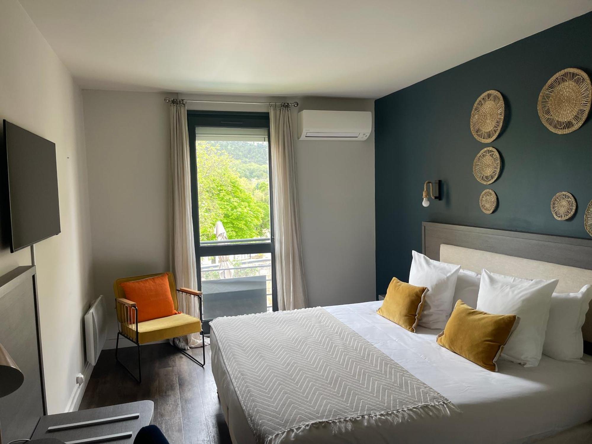 Le Victoria Boutique Hotel Сен-Поль-Труа-Шато Экстерьер фото