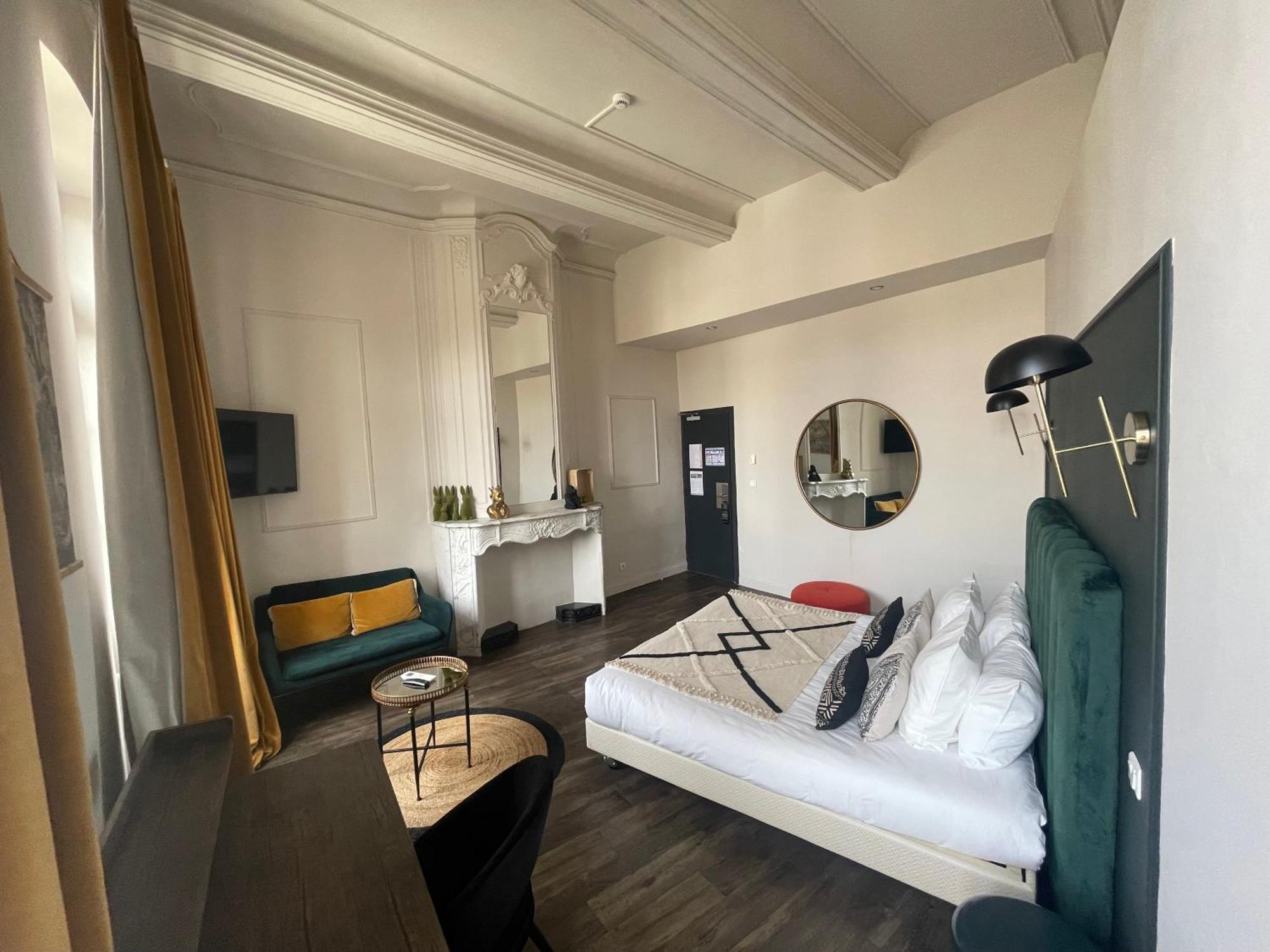 Le Victoria Boutique Hotel Сен-Поль-Труа-Шато Экстерьер фото